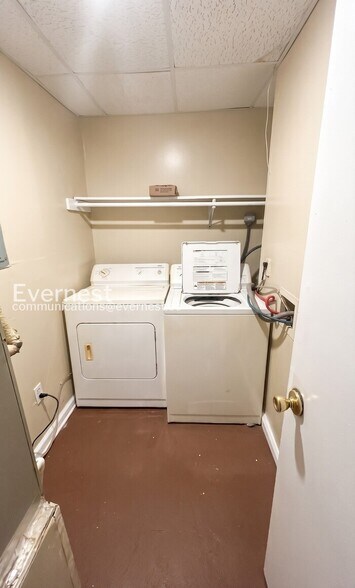 Building Photo - 3575 Oakvale Rd