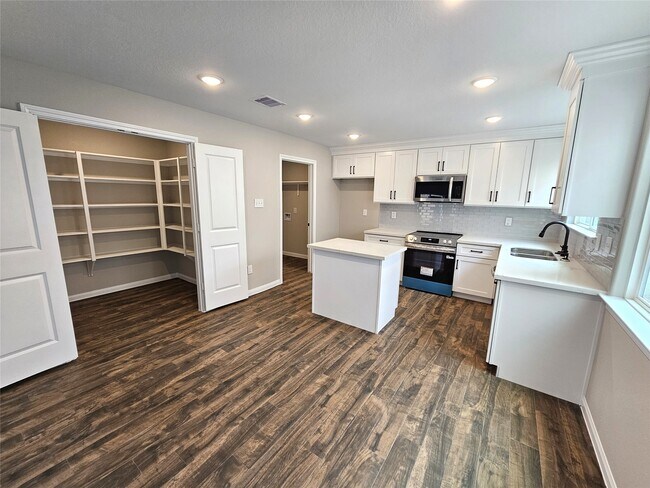 Building Photo - 10846 Kirktown Dr