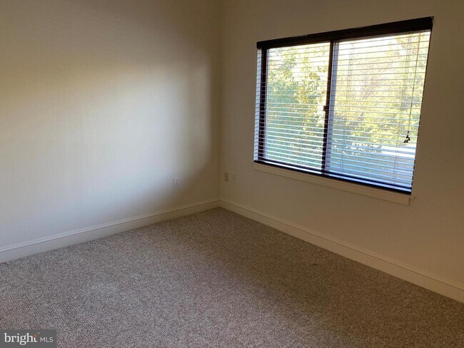 Building Photo - 3750 Main St