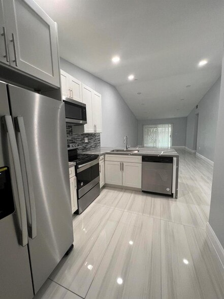 Building Photo - 4404 Treasure Cove Dr