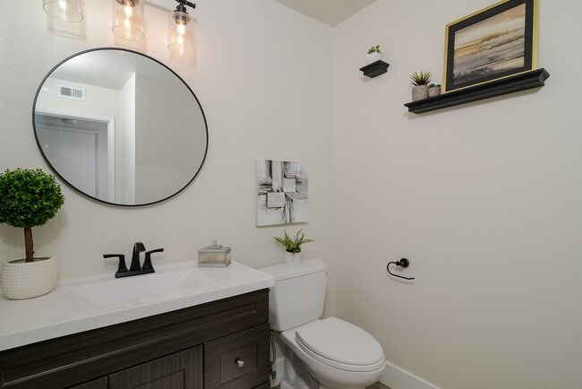 Building Photo - GORGEOUS REMODELED 3 BED CONDO IN GATE COM...