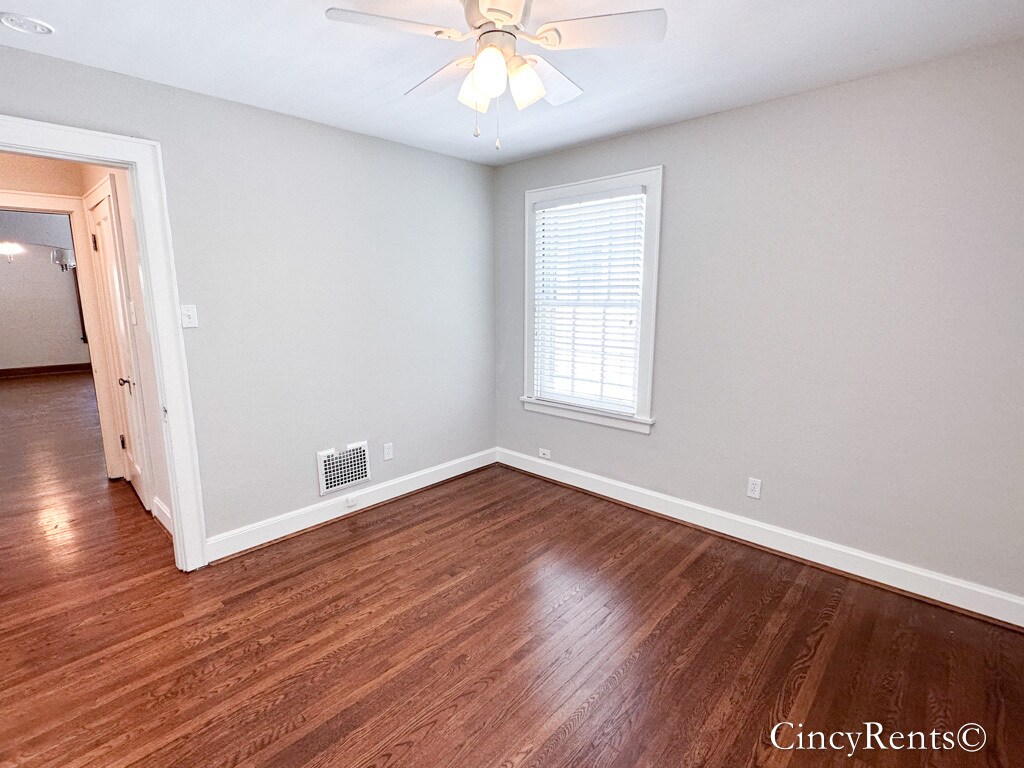Building Photo - 3434 Ault View Ave