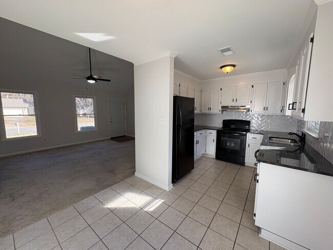 Building Photo - Rent Special on Beautifully Updated 3 Bedroom Home!