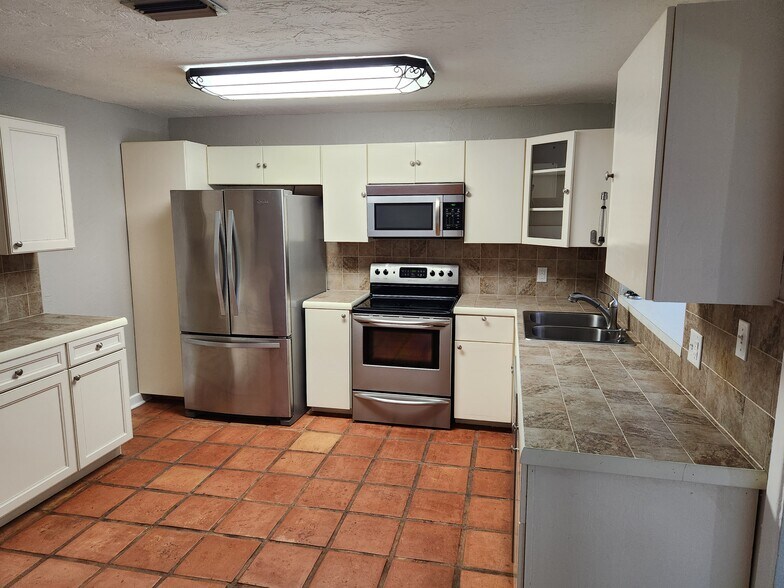 Building Photo - 1627 Canal Ct