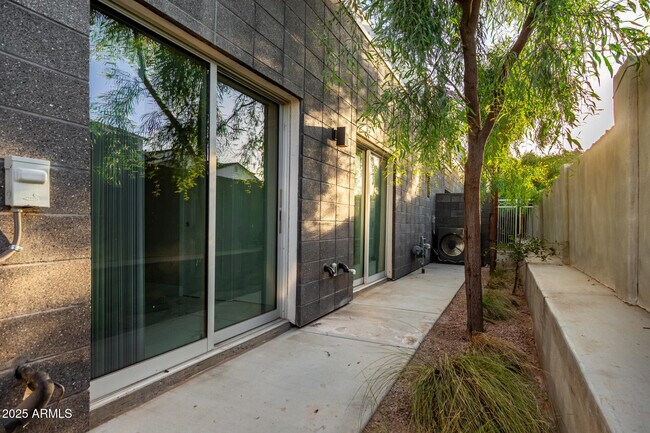 Building Photo - 4525 N 40th St