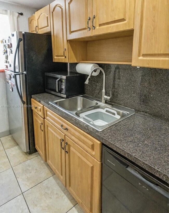 Building Photo - 235 Antilla Ave