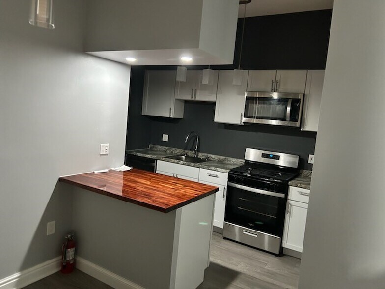 KITCHEN - 1118 Liverpool St