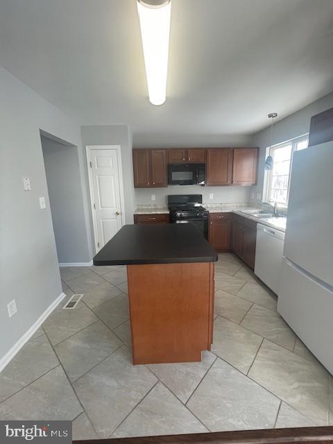 Building Photo - 19 Sir Thomas Ln