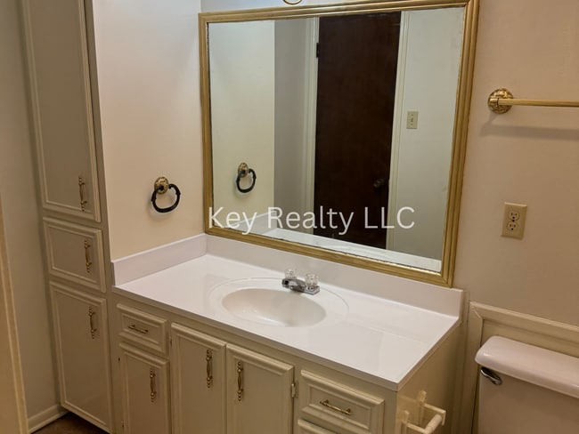 Building Photo - 6014 Quail Ridge