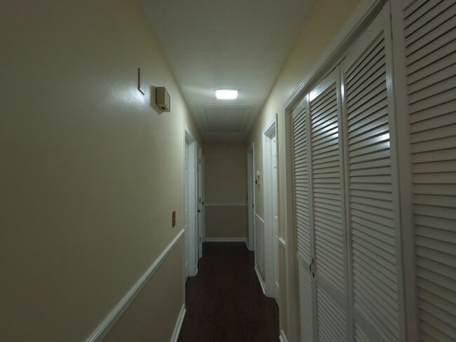 Building Photo - 705 Heritage Square Dr