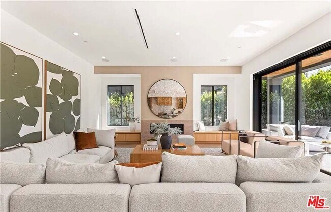 Building Photo - 4453 Gentry Ave