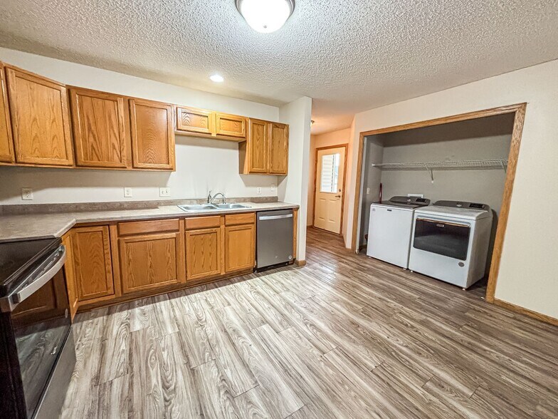 Building Photo - 1627 Gunston Dr