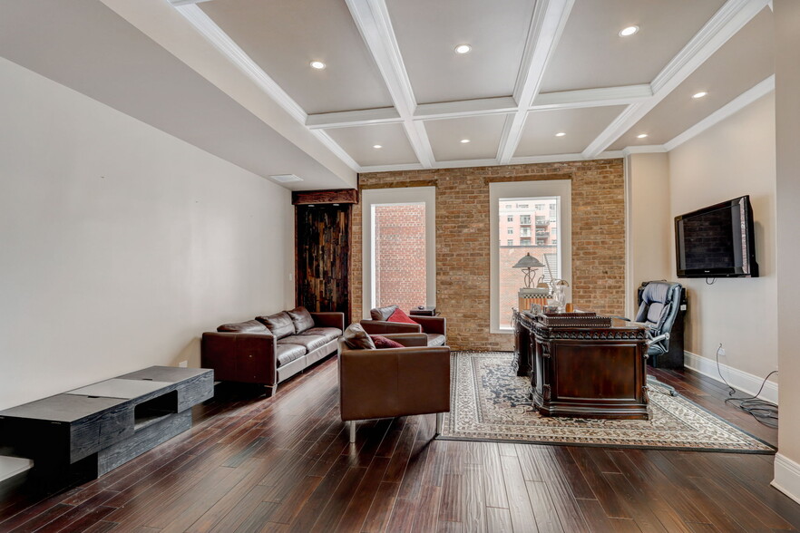 Building Photo - 20 W Ontario St