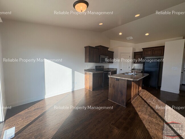 Building Photo - 3840 Slate Dr