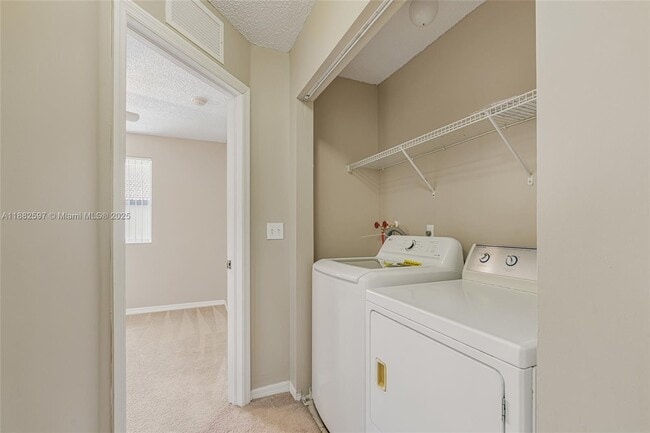 Building Photo - 2319 SE 24th Ave