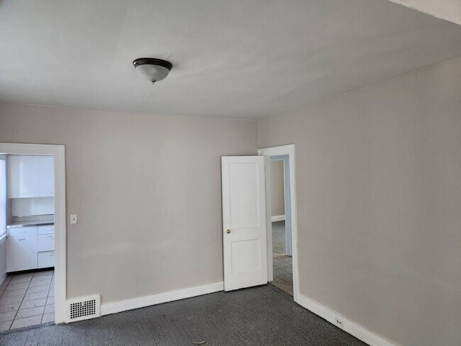 Building Photo - 1631 Hillcrest Rd