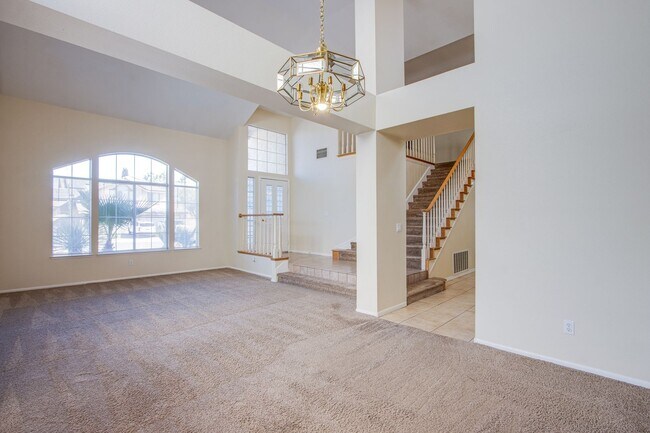 Building Photo - Beautiful 3Bed/3Bath cul-de-sac home located  in The Lakes Community with a sparkling pool and spa!