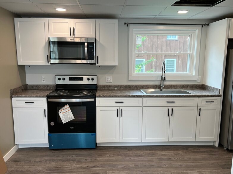 Building Photo - 124 Aubrey Ave