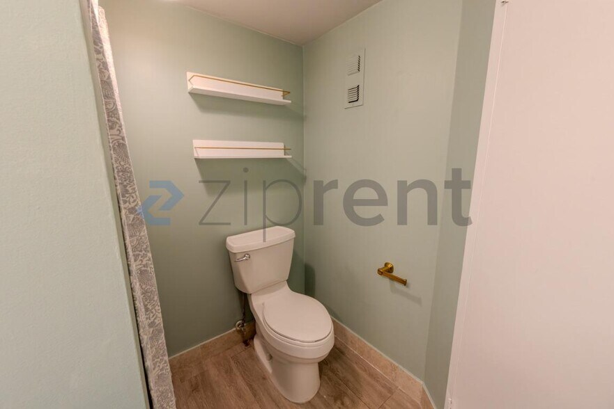 Building Photo - Unit 430C