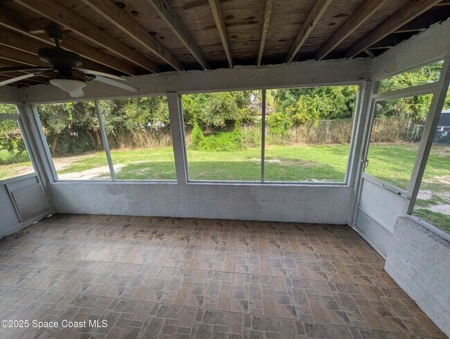 Building Photo - Large Rental Home with Inlaw quarters