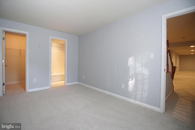 Building Photo - 44136 Riverpoint Dr