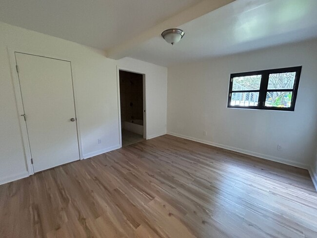 Building Photo - Split ACs! 3 Bathrooms! Indoor Laundry!