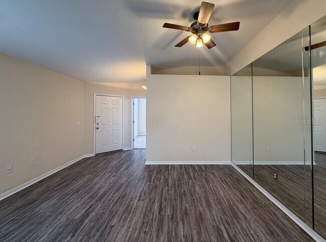 Building Photo - 4003 SW 27th St