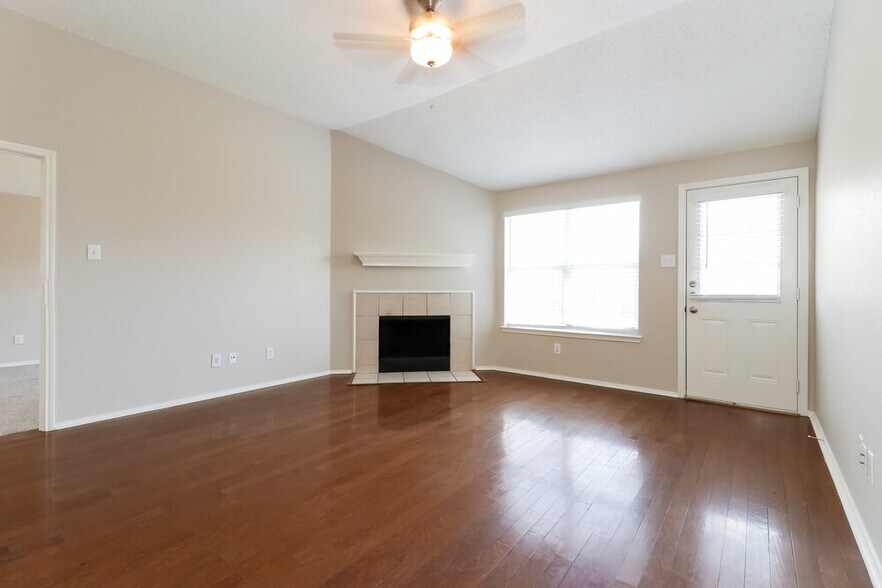 Building Photo - 816 Beaver Creek Dr