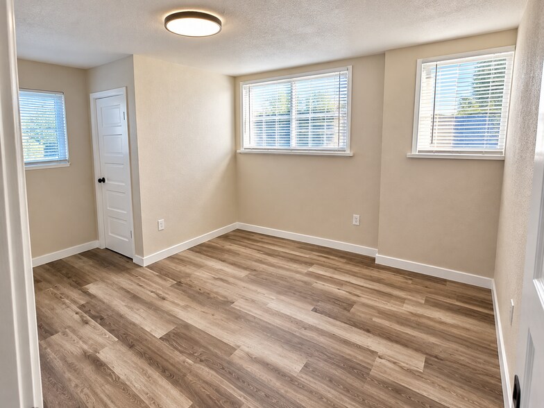 Building Photo - 210 N Market Blvd