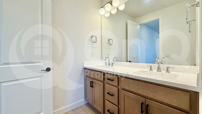 Building Photo - 2121 W Sonoran Desert Dr