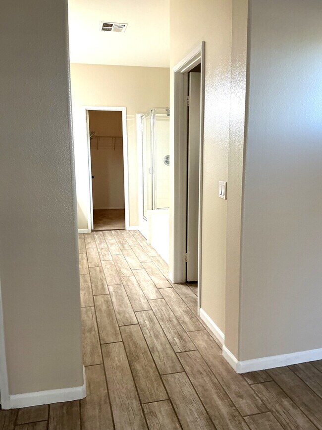 Building Photo - Beautiful 5 Bedroom Home in Desirable Stoney Mountain Ranch – Now Available!