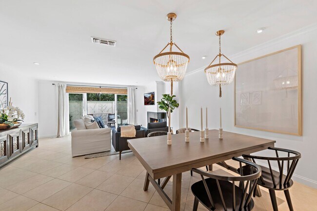 Building Photo - Newport Beach Townhome