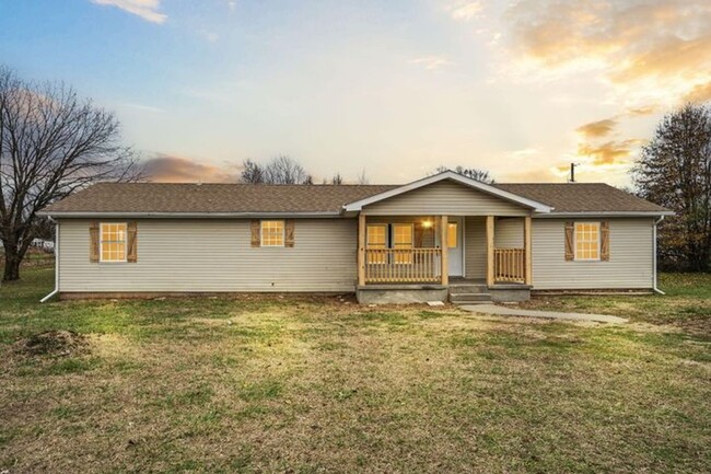 Building Photo - Completely remodeled | 3 Bedroom | 2 Bathr...