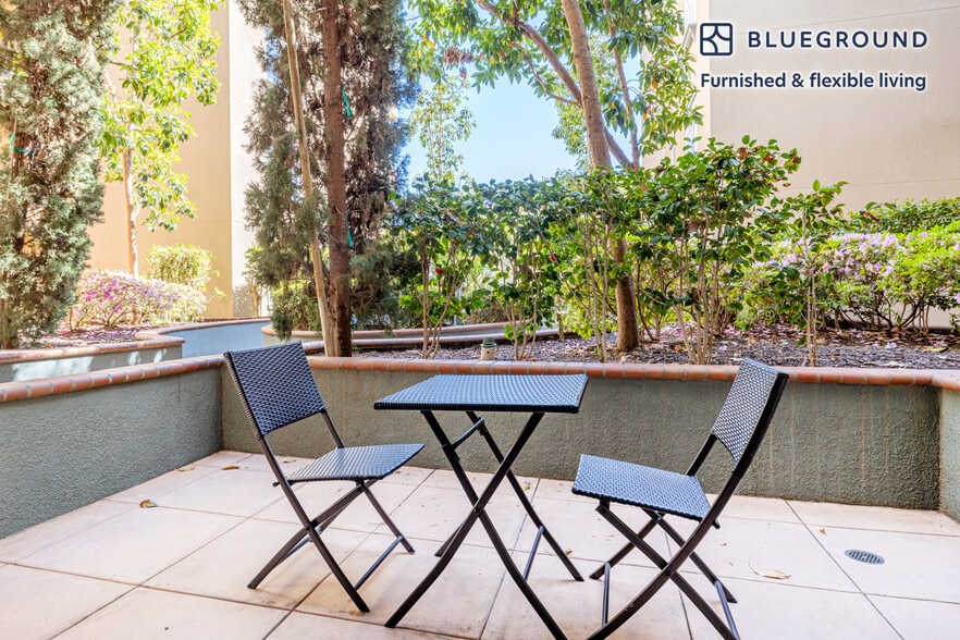 Building Photo - 8601 Lincoln Blvd