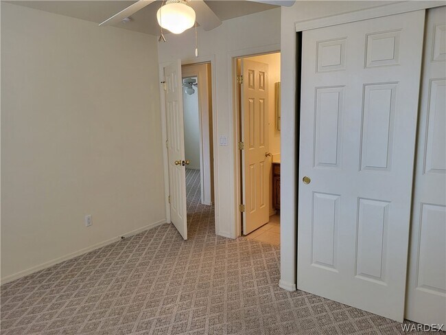 Building Photo - 9842 S Phoenix Dr