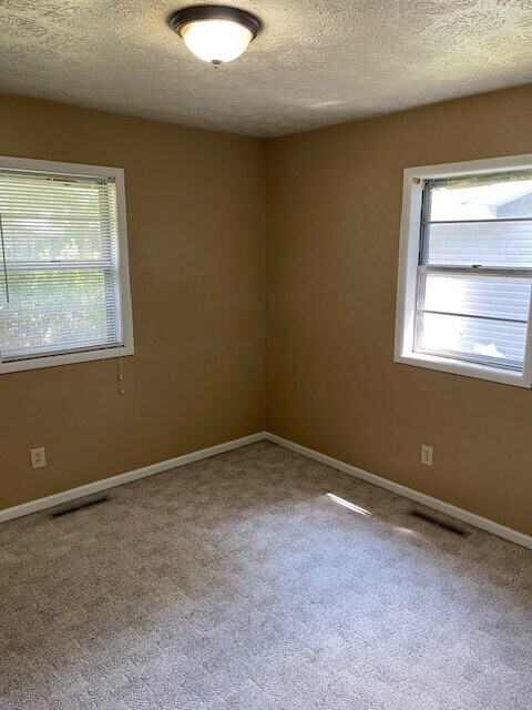 Building Photo - 2451 S Meadowbrook Ave