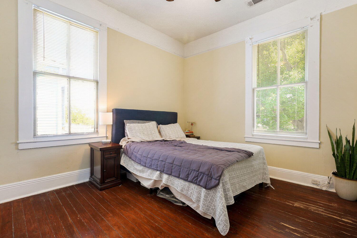 Building Photo - 1301 Constantinople St