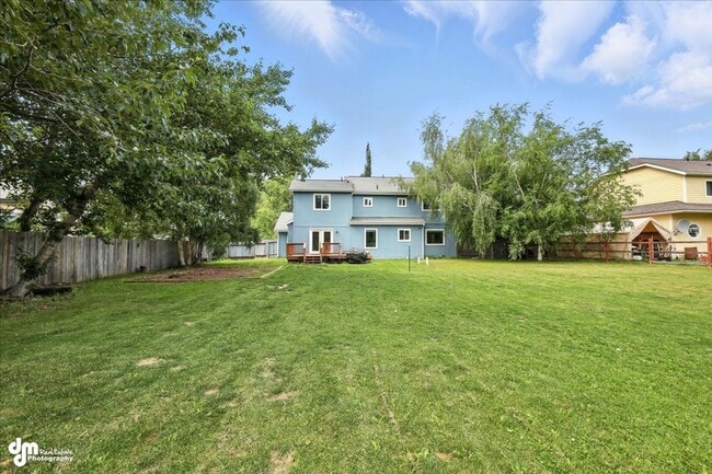 Building Photo - Spacious Palmer Home!