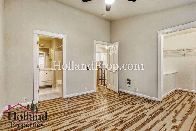 Building Photo - Beautifully Remodeled Beaverton Townhouse!