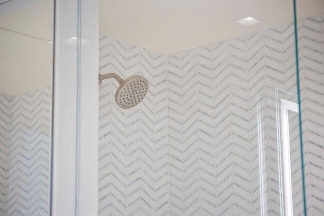 Building Photo - 6587 N Palmeraie Blvd