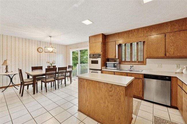 Building Photo - 3655 Winters Hill Dr
