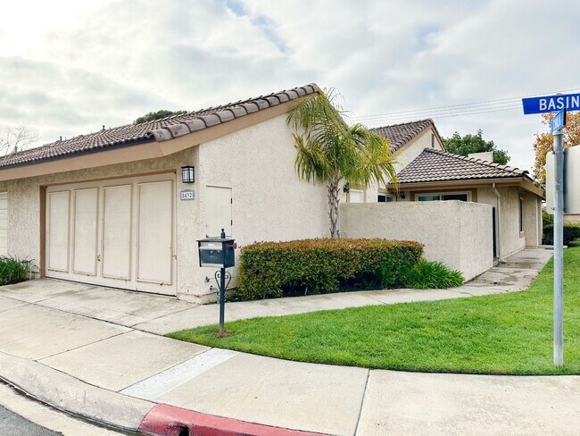 Building Photo - Spacious Single-Level Attached Home w/ Yard