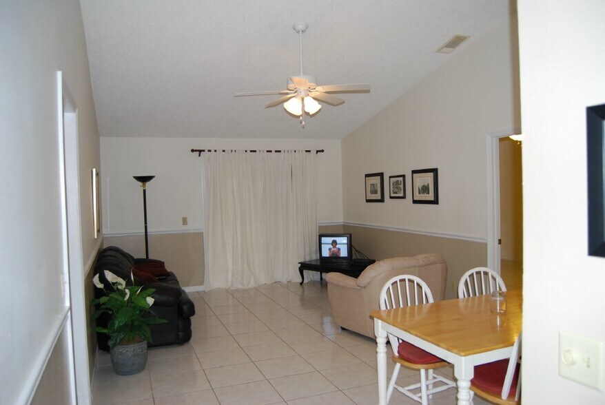 Living Room - 1000 Martin Blvd