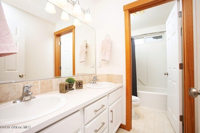 Building Photo - Spacious 5-Bedroom Coeur d'Alene Place Home with Theater Room