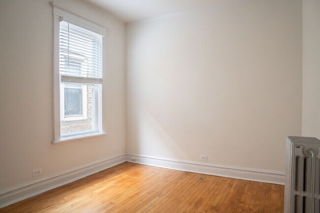 Building Photo - Little Albany