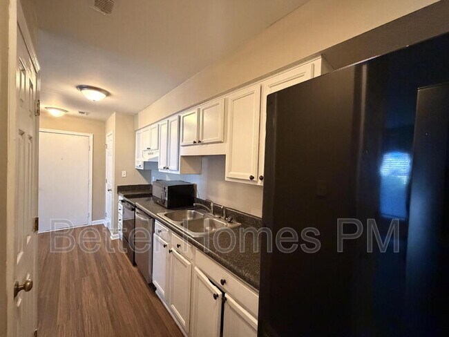 Building Photo - 2011-101 Quaker Landing