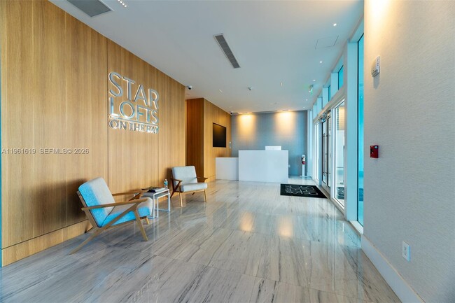 Building Photo - 700 NE 25th St