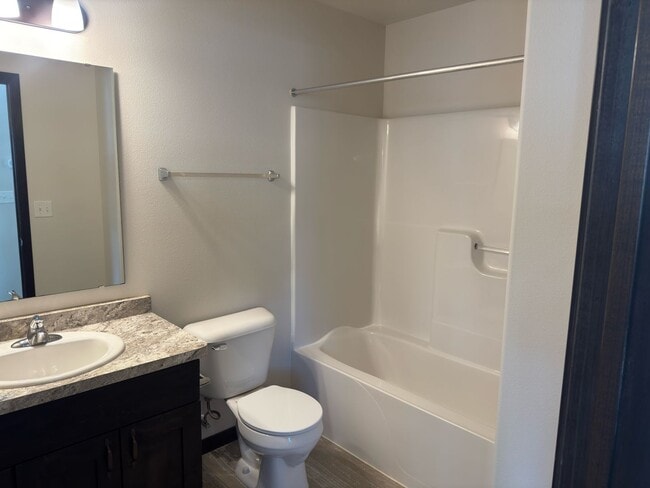 Building Photo - 4 Bed 3 Bath Single Family Home