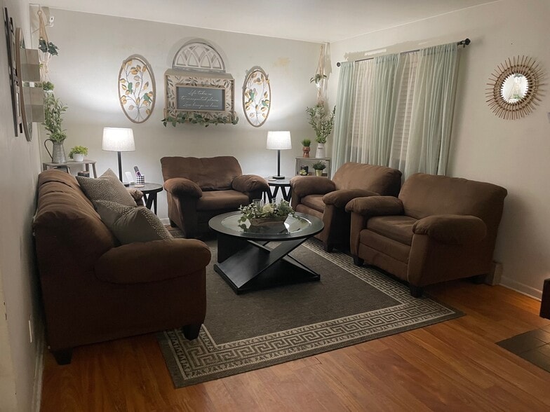 Building Photo - 1101 Lanore Dr