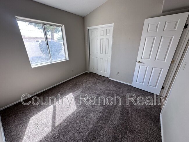 Building Photo - 1934 Easy St